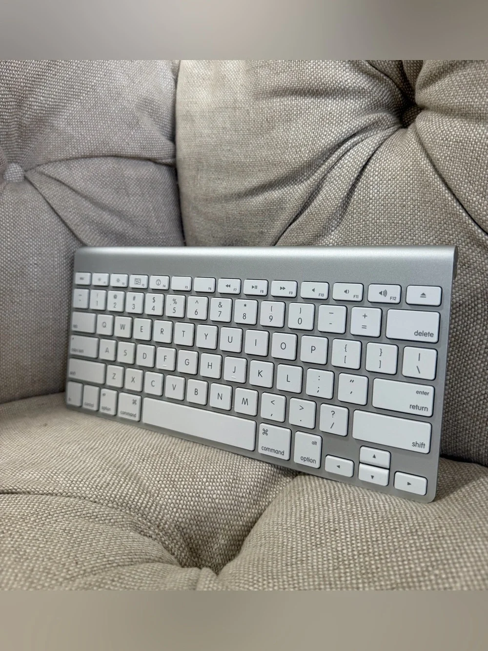 Apple Magic Keyboard Wireless Model A1314 - Works (2)